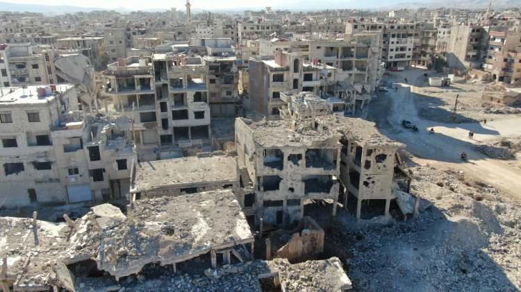 <p>Başkent Şam'a bağlı Deraya ilçesinde katliam yapan rejim uçaklarının bombaladığı yerle bir olan camiler görüntülendi. </p>
