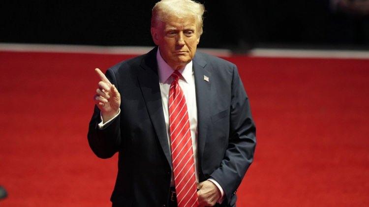 <p><strong><span style="color:#B22222">2)  DONALD TRUMP  </span>|  Yeni ABD Başkanı</strong></p>
