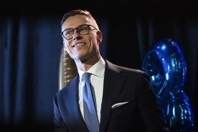 <p><span style="color:#B22222"><strong>FİNLANDİYA</strong></span></p>

<p>Finlandiya Cumhurbaşkanı Alexander Stubb, Trump’a stratejik ortaklığa vurgu yapan bir mesaj göndererek, "Başkan Trump, ABD bizim temel stratejik ortağımız ve müttefikimizdir. Görev süreniz boyunca yakın iş birliği yapmayı dört gözle bekliyorum” dedi.</p>
