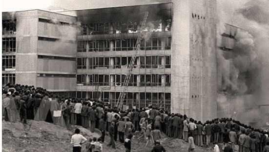 <p>12 Mayıs 1978'de Ankara'daki YIBA Çarşısı'nda yangın çıkmıştı. Gazlı lambadan başlayan yangında aralarında çarşı esnafının, öğretmenlerin ve öğrencilerin de bulunduğu 49 kişi yanarak ya da  dumandan zehirlenerek can verdi. Kabusu yaşatan yangında 100'den fazla kişi de yaralanmıştı.</p>
