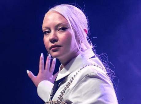 <p><span style="color:#000000"><strong>&lsquo;D&uuml;nyanın en g&uuml;zel kokusu nedir?&rsquo; diye sorsalar &ccedil;amaşır suyu olduğunu s&ouml;ylerim. O koku beni o kadar mutlu ediyor ki. Amerika&rsquo;ya bile yorgan ve nevresim taşımışlığım var"&nbsp;</strong></span></p>
