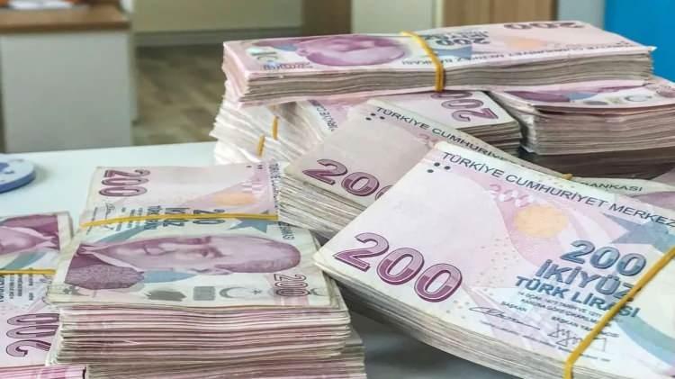 <p>Türkiye'de yüksek enflasyon ve artan emekli maaşları, bankalar arasındaki promosyon yarışını kızıştırdı. Emeklilere daha fazla ulaşmak isteyen bankalar, kampanyalarını güncellemeye başladı.</p>