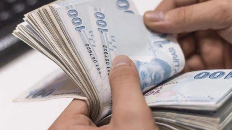 <p>Mart ayında güncellenmesi beklenen promosyon düzenlemeleri, yalnızca üç yıllık taahhüt süresini tamamlayan emeklileri değil, geçtiğimiz yıl kampanyalara dahil olan emeklileri de kapsayacak. Bu sayede, taahhüt süresi dolmamış olan emekliler de yeni dönem için başvuru yapabilecek.</p>
