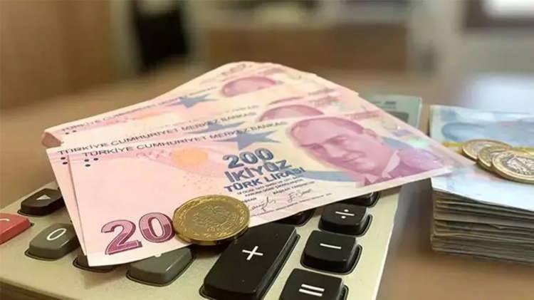 <p>Ayrıca, yalnızca eski ve yeni tutar arasındaki fark ödenmekle sınırlı kalınmayacak; üç yıllık sözleşmenin yenilenmesi durumunda kalan süreye ait promosyon tutarı da emeklilere aktarılacak.</p>
