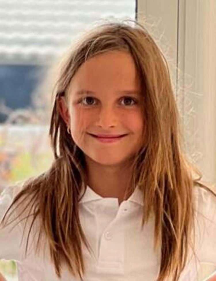 <p>Yavuz Suyolcu ve oğlu Göksel Derin Suyolcu dışarı çıkmayı başarırken, eşi Müge Suyolcu ve ilkokul 4'üncü sınıf öğrenci olan kızı Pera Suyolcu mahsur kalarak yaşamını yitirdi.</p>
<p>Ailenin sömestir tatilin fırsat bilip, özellikle kış tatilini seven çocuklarının isteği üzerine Kartalkaya'ya gittikleri öğrenildi. </p>