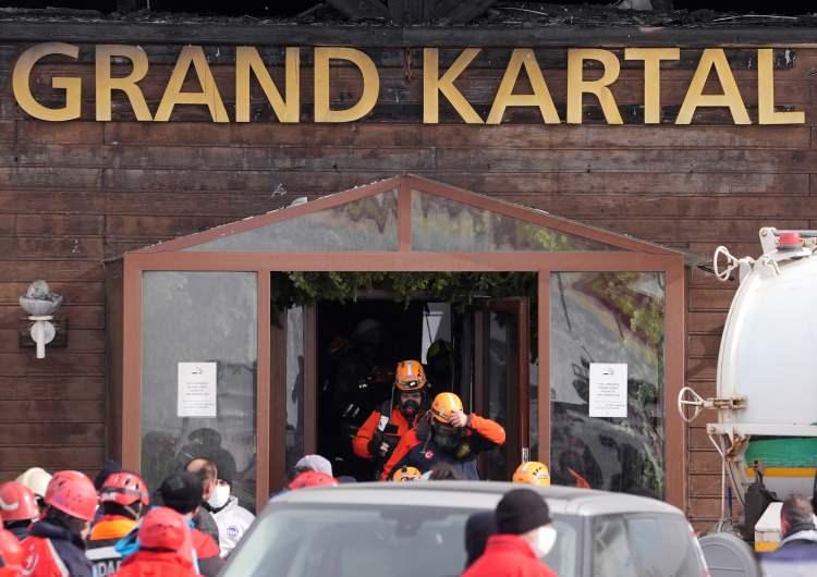 <p>Bolu Kartalkaya'daki kâbusa Diş Hekimi Macit Karataşlı ve ailesi de yakalandı.</p>
