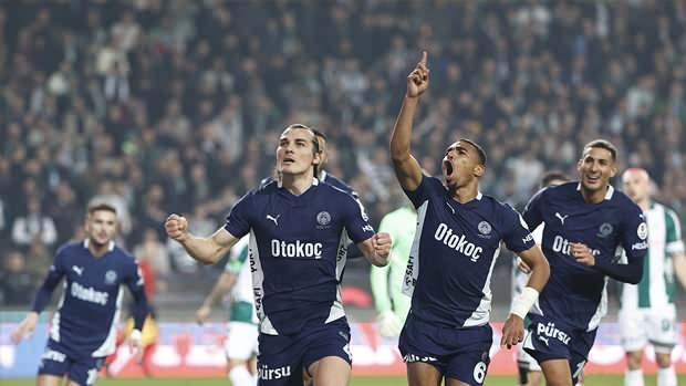 <p><strong>Fenerbahçe:</strong> Livakovic, Osayi-Samuel, Djiku, Çağlar, Mert, Fred, Amrabat, Szymanski, Tadic, İrfan Can Kahveci, En Nesyri</p>