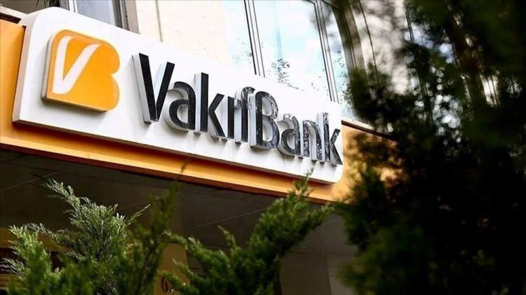 <p><strong>VAKIFBANK EMEKLİ PROMOSYONU-</strong></p>

<p> </p>

<p>Emekli maaşını maaşlarını VakıfBank’a taşıyan ve 3 yıl süre ile emekli maaşını VakıfBank’tan almayı taahhüt eden emeklilerimiz promosyon ödemesinden faydalanabilirler.<br />
<br />
1 aylık emekli maaşı tutarı;<br />
<br />
10.000 TL ye (10.000 TL hariç) kadar olanlara 3 yıl için toplam 5.000 TL,<br />
10.000 TL - 15.000 TL (15.000 TL hariç) arasında olanlara 3 yıl için toplam 8.000 TL,<br />
15.000 TL – 20.000 TL (20.000 TL hariç) arasında olanlara 3 yıl için toplam 10.000 TL,<br />
20.000 TL ve daha fazla olanlara 3 yıl için toplam 12.000 TL<br />
<br />
peşin ve nakdi olarak promosyon ödemesi yapılacaktır.</p>
