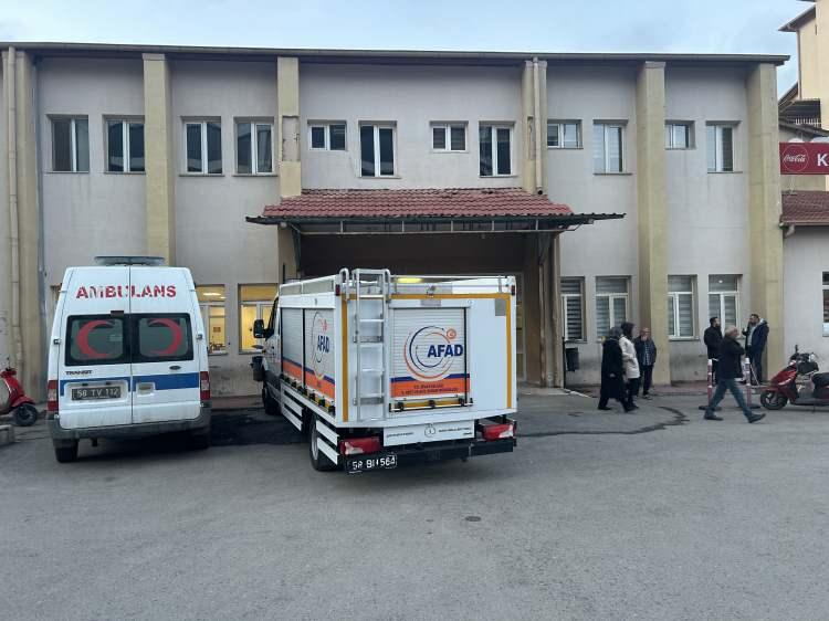 <p>Patlama sonrası sızan kimyasal gaz, ekipler tarafından tahliye edildi. </p>
