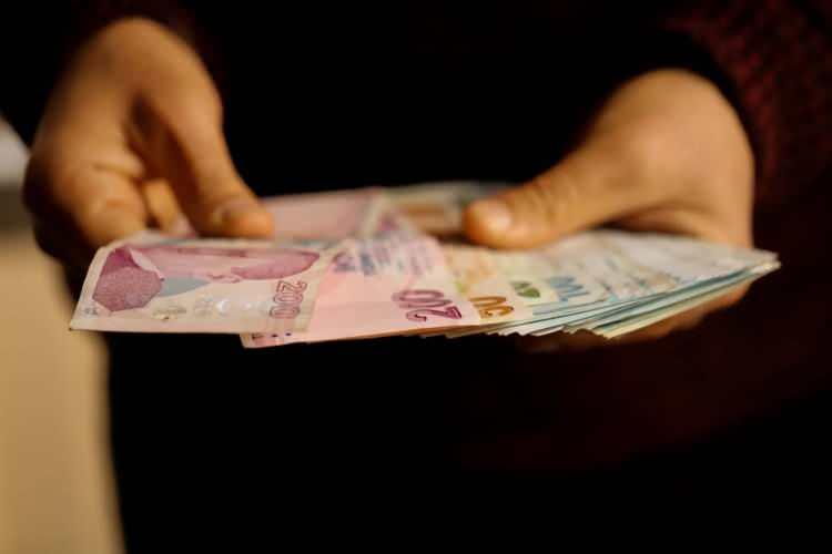 <p>Ön başvuru için işverenin işyeri tescil işleminin yapılması gerekiyor. İşveren en fazla 9 personel çalıştırma kriterini karşılayarak başvurusu yaptıktan sonra, 9'dan fazla personel çalıştırırsa destek alma hakkını kaybetmeyecek. İlerleyen dönemde işletmelerinin büyümesini engellememek adına kontrol yapılmayacak.</p>
<p> </p>