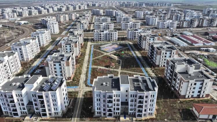 <p>Çevre, Şehircilik ve İklim Değişikliği Bakanlığı Toplu Konut İdaresi Başkanlığı (TOKİ), Türkiye'nin çeşitli bölgelerinde konu inşaatlarına devam ediyor. </p>
<p> </p>
