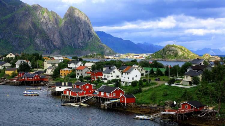 <p><span style="color:#B22222"><strong>NORWEÇ</strong></span></p>
