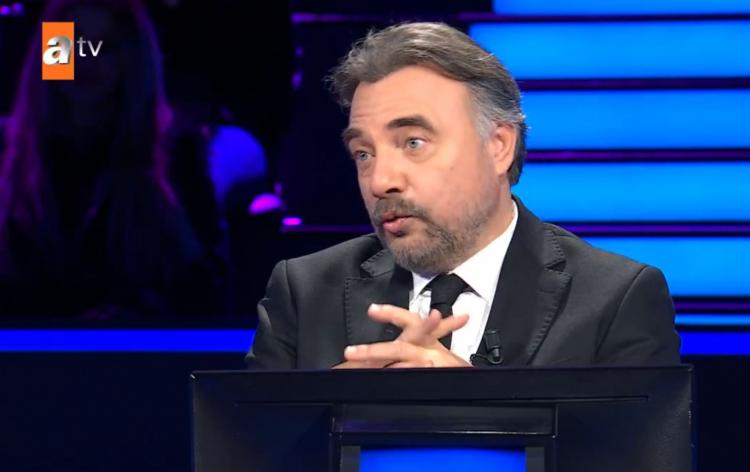 <p><span style="color:#000080"><em><strong>Oktay Kaynarca'nın sunduğu Kim Milyoner Olmak İster'in son bölümünde duygusal anlar yaşandı.</strong></em></span></p>
