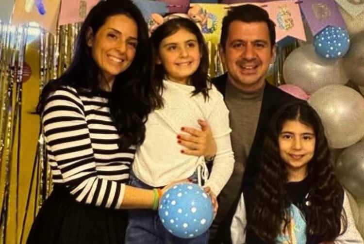 <p>Adanalı olan ve yabancı bir firmanın Türkiye genel müdürü olarak görev yapan Mert Doğan'ın, ailesiyle İstanbul'da yaşadığı ve tatil için Kartalkaya Kayak Merkezi'ne geldikleri öğrenildi.</p>

<p>Otelde çıkan yangın faciasında Mert Doğan’ın, beraberinde eşi Duygu ile çocukları Mavi ve Doğa Doğan'ın da hayatını kaybettiği ortaya çıktı.</p>

<p>Doğan Ailesi'nin, perşembe günü Adana'da son yolculuklarına uğurlanması planlanıyor.</p>
