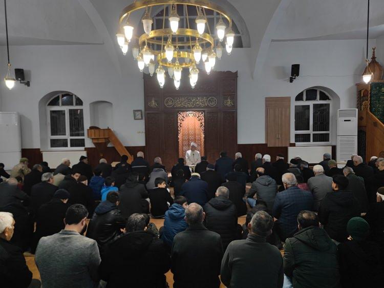 <p>Miraç, İslam dininde ve mitolojik anlatımlarında, Hz. Muhammed'in göğe yükselip, Allah ve öte âlemleri ile görüp geriye döndüğü rivayetlerine verilen isimdir.</p>