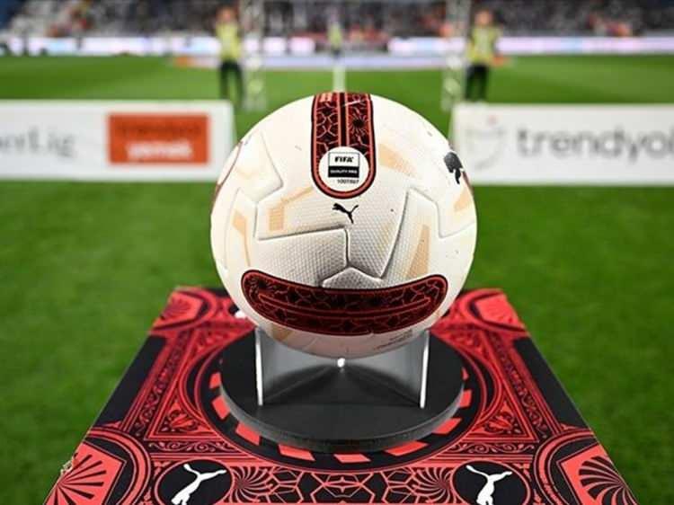<p>Süper Lig'de heyecan devam ederken şampiyonluk yarışıyla ilgili yeni bir anket çalışması yapıldı.</p>