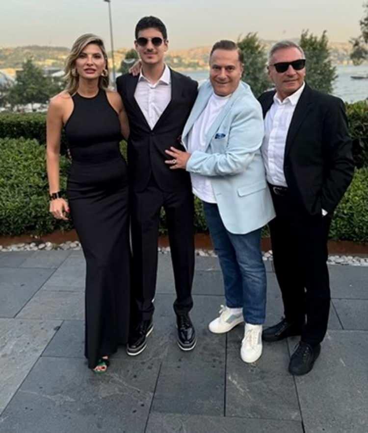<p><span style="color:#B22222"><strong>TUĞBA COŞKUN</strong></span></p>

<p><br />
Mehmet Ali Erbil’in eski eşi Tuğba Coşkun, oğlu Ali Sadi’yi Amerika’da dünyaya getirdi.</p>
