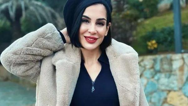 <p><span style="color:#B22222"><strong>EYLÜL ÖZTÜRK</strong></span></p>

<p>Sosyal medya fenomeni ve oyuncu Eylül Öztürk, 2017 yılında oğlu Alex’i Amerika’da dünyaya getirdi. Öztürk, hamileliği süresince Amerika’da kalarak doğum öncesi hazırlıklarını da burada yaptı.</p>
