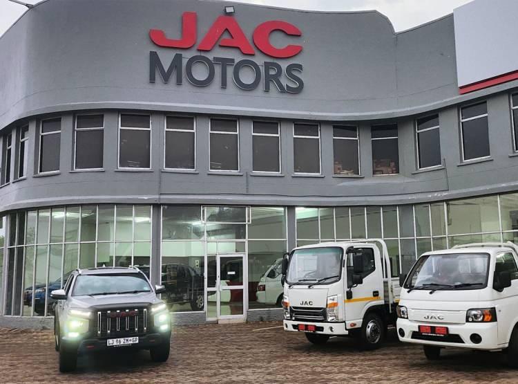 <p><span style="color:#B22222"><strong>Jac Motors</strong></span></p>

<p>Çin merkezli JAC Motors, 2017'den beri JAC markalı araçları monte etmek için Giant Motors ile Meksika'da bir ortak girişimde bulunuyor. SAIC'e ait MG, Ağustos ayında ülkede bir fabrika kurmayı planladığını duyurmuştu.</p>
