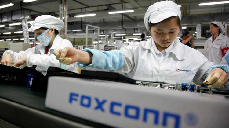 <p><span style="color:#B22222"><strong>Foxconn</strong></span></p>

<p>Dünyanın en büyük elektronik sözleşmeli üreticisi olan Foxconn, Meksika'da Nvidia ile işbirliği yaparak dev bir yapay zeka sunucusu fabrikası kuruyor. 2025'in başlarında üretime başlamayı planlıyor. Nvidia'nın yeni ve güçlü "Blackwell AI" çip ailesini içeren sıvı soğutmalı bir sunucu üretiyor.</p>
