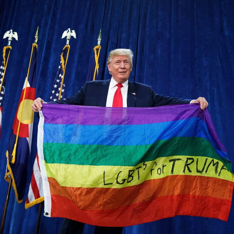 <p>TOPLUMSAL CİNSİYET VE KÜLTÜR</p>
<p>"Sadece iki cinsiyet vardır"</p>
<p>Trump, kadın ve erkek olmak üzere sadece iki cinsiyetin varlığının ABD'nin “resmi politikası” haline geleceğini ve kurumların tüzük ve yönetmelikleri uygularken kararnamede yer alan tanım ve terimleri dikkate almalarını gerektireceğini söyledi. Beyaz Saray bu adımı “biyolojik gerçeklik” olarak nitelendirdi ve “kadınları radikal cinsiyet ideolojisinden koruyacak” dedi.</p>