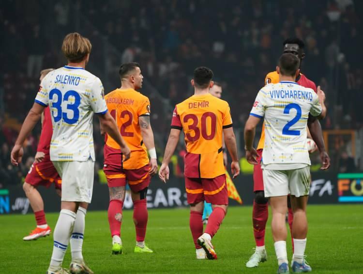 <p>UEFA Avrupa Ligi'nin 7. haftasında Galatasaray, Dinamo Kiev'le 3-3 berabere kaldı. </p>
