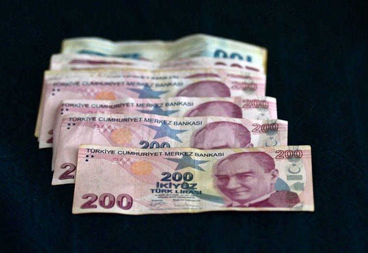 <p>10.000-14.999 aralığında ise 8.000 TL,</p>

<p> </p>

<p>15.000-19.999 aralığında ise 10.000 TL,</p>

<p> </p>

<p>20.000 ve üzeri ise 12.000 TL olanlar emekli promosyon ödemesi alabilir.</p>
