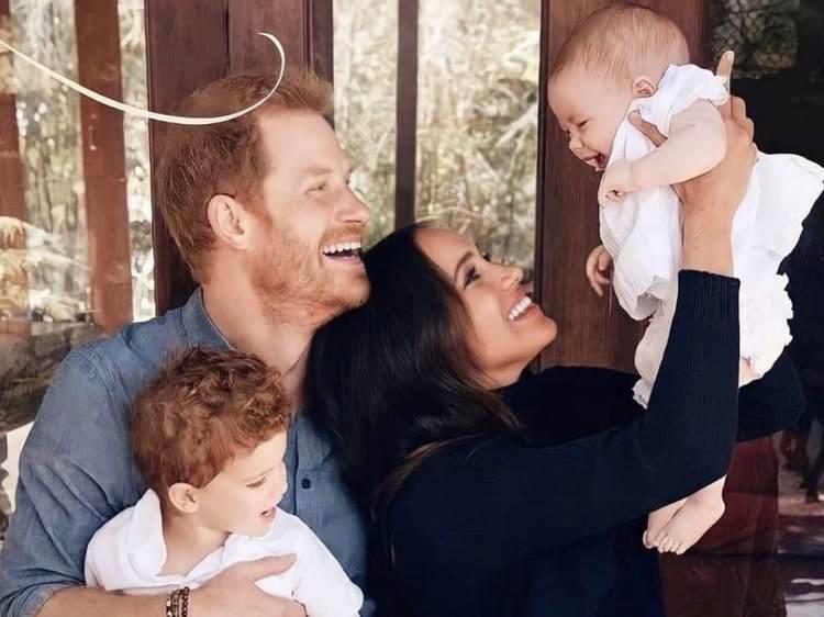 <p><span style="color:#000000"><strong>Aile ile bağlarını koparan ve bir dönem öfke dolu açıklamalarda bulunan Harry, 'Spare' isimli kitabının yanı sıra çeşitli belgesel, röportaj ve podcastlerle ailesini hedef almıştı.</strong></span></p>