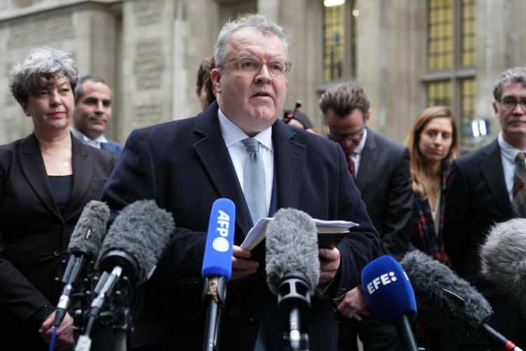 <p><span style="color:#000000"><strong>Öte yandan NGN, aynı davaya müdahil olup telefonunun gazete tarafından dinlendiğini ileri süren Lord Tom Watson'dan da özür diledi.</strong></span></p>