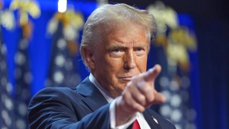 <p><span style="color:#FF0000"><strong>FİKİR DEĞİŞTİRMEK DEYİNCE DE "TRUMP!"</strong></span></p>

<p><span style="color:#000000"><strong>Bir önceki maddeyi hatırlıyorsanız Trump'ın zencilerin parasını saymasını istemediğini söylemiştik. Çok çabuk fikir değiştiren Trump, 1989 yılında, eğitimli zenci bir adamın bir beyaza göre piyasada çok daha fazla avantajı olduğunu söyleyerek bir şansı olsaydı eğitimli zenci bir adam olmayı tercih edermiş.</strong></span></p>
