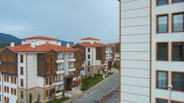 <p>Toplu Konut idaresi (TOKİ) Başkanlığı tarafından hazırlanan ve Bakan Kurum’un imzaladığı “Ülke Genelinde Gerçekleştirilecek Sosyal Konut Uygulamaları Genelgesi” 81 ilin valiliklerine gönderildi. </p>
