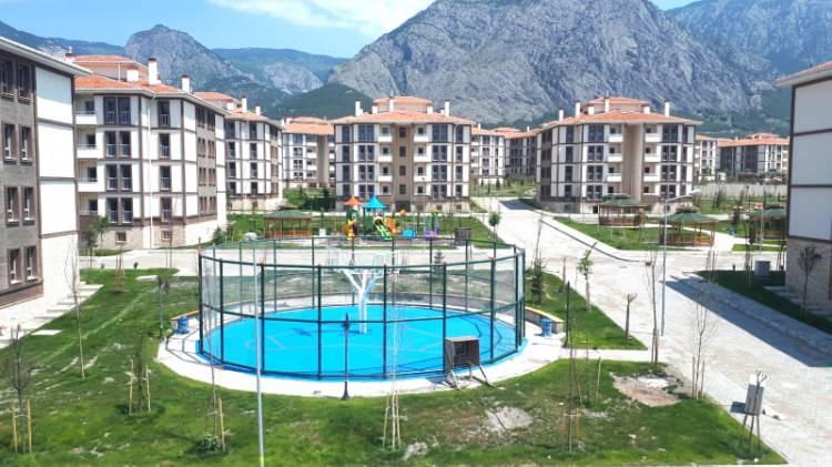 <p>Valiliklerden mülkiyet sınırlarının sayısal verileri, var ise 1/5.000 ve 1/1.000 ölçekli onaylı imar planları, planı bulunmuyor ise 1/5.000 ve 1/1.000 ölçekli halihazır haritalar, imar planına esas jeolojik-jeoteknik etüt raporları, taranmış pafta örnekleri talep edildi. </p>

<p> </p>
