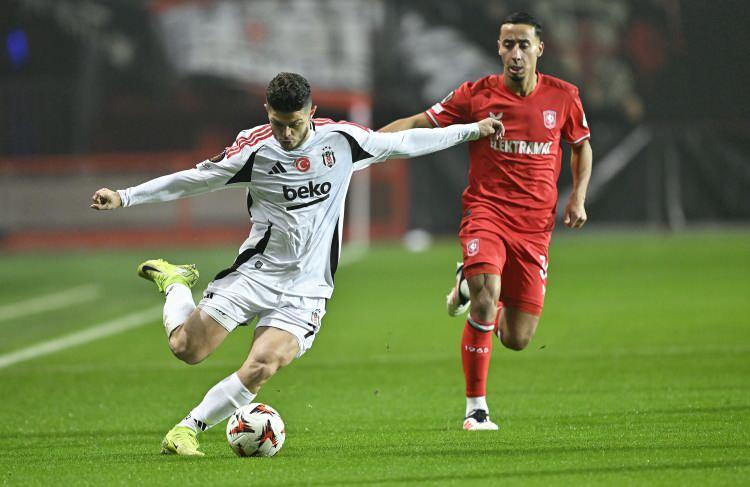 <p>Avrupa Ligi'ndeki bir diğer temsilcimiz Beşiktaş ise UEFA Avrupa Ligi'nde Twente'ye deplasmanda 1-0 mağlup oldu ve organizasyona veda etti.</p>
