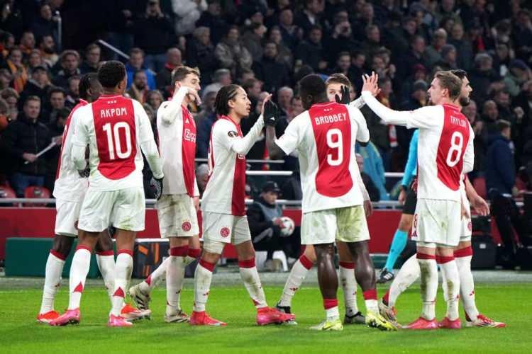 <p>Hollanda takımları Ajax ve Twente, temsilcilerimiz Galatasaray ve Beşiktaş'a kabus oldu. Farioli'nin takımı Ajax, Galatasaray'ı ilk 8'den ederken Twente'de seyircisi önünde Beşiktaş'ın Avrupa yolculuğuna son verdi.</p>
