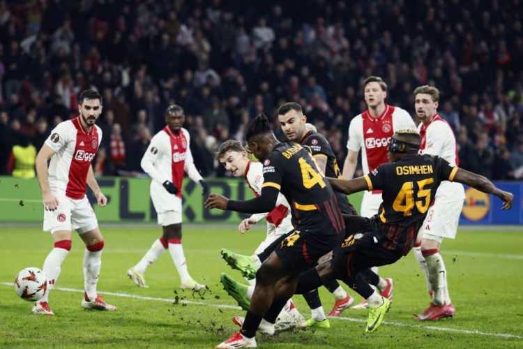 <p><strong>HOLLANDA KABUSU</strong></p>
