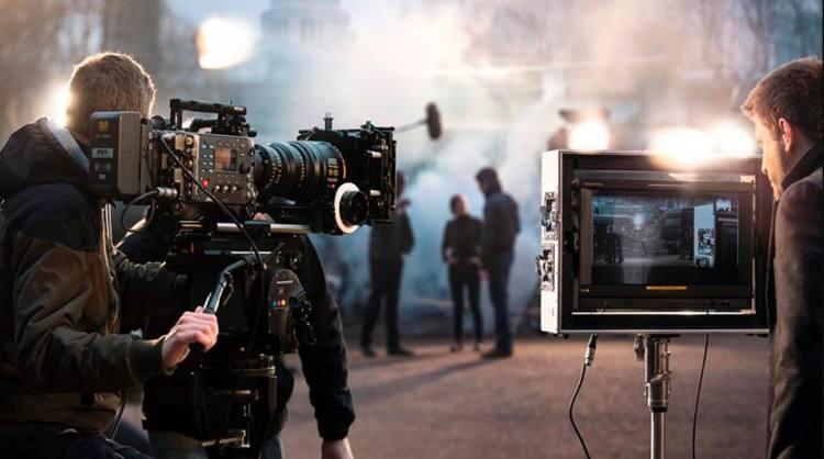 <p>Grupta bulunan diğer &uuml;yelerin de ortaya &ccedil;ıkan konuşmalarında, dizi ve sinema sekt&ouml;r&uuml; &uuml;zerinde nasıl baskı kurulduğu ve kontrol&uuml;n sağlamaya &ccedil;alışıldığı bir kez daha g&ouml;zler &ouml;n&uuml;ne serildi.</p>
