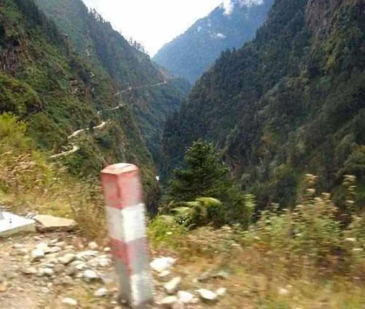 <p>Bu geçitlerden birinin yüksekliği neredeyse 5000 metre!..</p>

