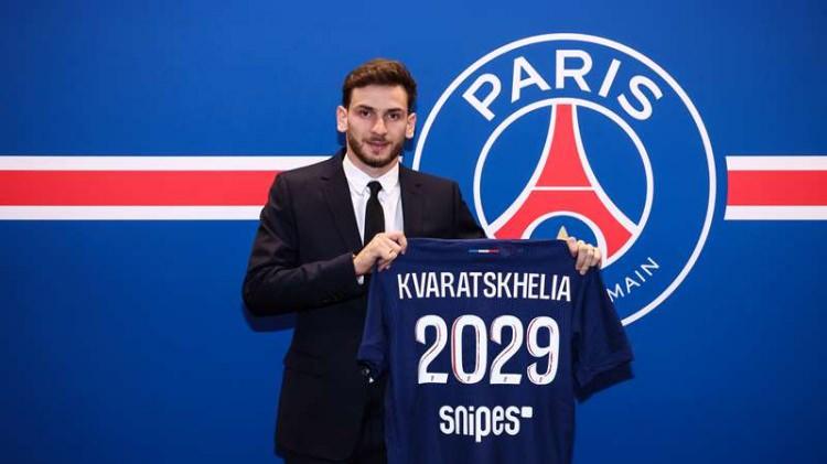<p>Khvicha Kvaratskhelia ➡ PSG</p>