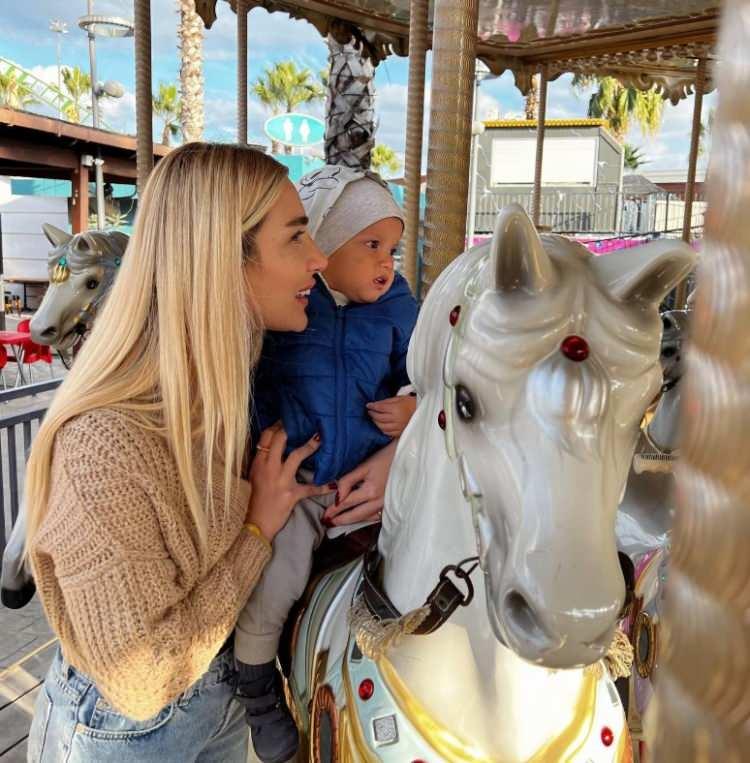 <p><span style="color:#000000"><strong>Savcılık olayla ilgili soruşturma başlatırken bakıcı, ifadesinde aynı zamanda hemşire olduğunu ve &ccedil;ocuğun k&ouml;pek pisliğini ağzına g&ouml;t&uuml;rd&uuml;ğ&uuml;n&uuml;, bunun &uuml;zerine eline vurduğunu iddia etti.</strong></span></p>
