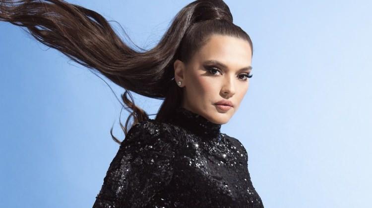 <p><span style="color:#B22222"><strong>DEMET AKALIN</strong></span></p>
