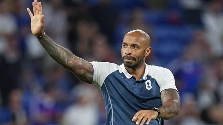 <p><span style="color:#B22222"><strong>13) THIERRY HENRY </strong></span><strong> | Emekli</strong></p>
<p> </p>
