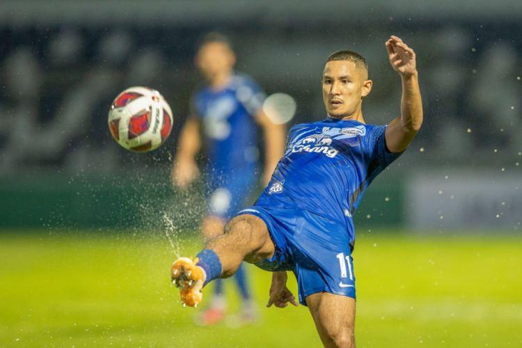 <p>Bolkiah'ın hem bir futbolcu hem de bir prens olarak benzersiz konumu, diğer futbol yıldızlarına kıyasla büyük ölçüde spot ışıklarının dışında kalmasına rağmen, medyanın önemli ölçüde ilgisini çekti.</p>