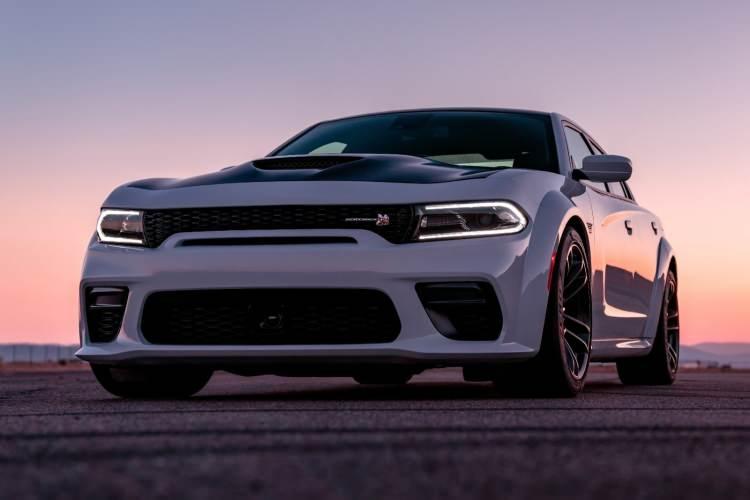 <p><span style="color:#B22222"><strong>19) DODGE CHARGER</strong></span></p>
