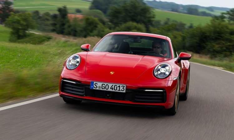 <p><span style="color:#B22222"><strong>4) PORSCHE 911</strong></span></p>