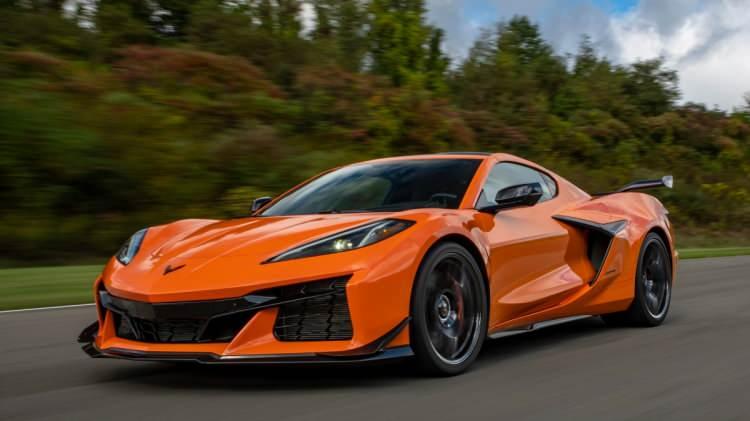 <p><span style="color:#B22222"><strong>2) CHEVROLET CORVETTE</strong></span></p>