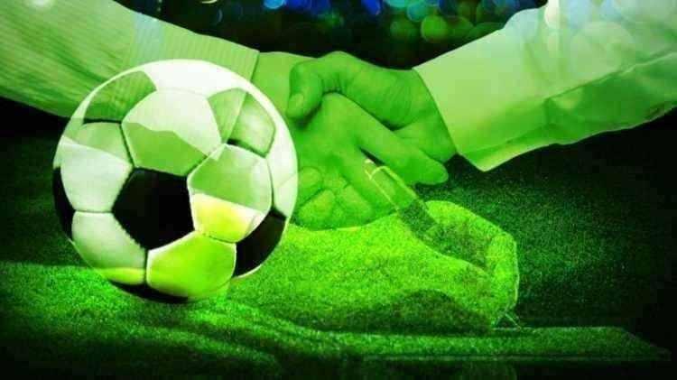 <p>Futbolda Beşiktaş, Fenerbahçe, Galatasaray ve Trabzonspor başta olmak üzere günün dikkat çekici transfer gelişmeleri ile iddialarını derledik.</p>
