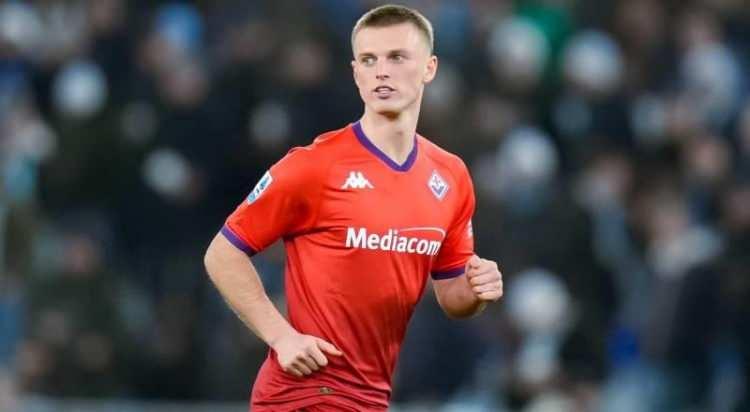 <p>Galatasaray, bonservisi Genoa'da olan Albert Gudmundsson için harekete geçti.<br />
<br />
 Hücum pozisyonlarında oynayabilen 27 yaşındaki futbolcunun kiralık sözleşmesinin sona ermesinin ardından pazarlıklara başlaması bekleniyor.<br />
<br />
(Takvim)</p>
