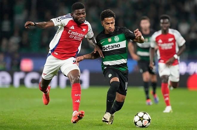 <p>Sporting'de kadro dışı kalan Marcus Edwards için Beşiktaş'ın ısrarı sürüyor. Siyah-beyazlı yönetim kiralama teklifine satın alma opsiyonunu da ekleyecek.<br />
<br />
(Fotomaç)</p>
