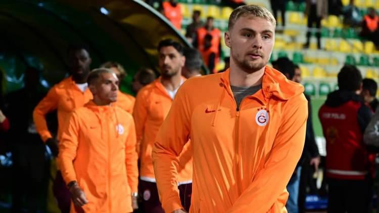 <p>Napoli, Victor Nelsson'u listesine aldı.<br />
<br />
Rafa Marin'i Villarreal'e göndermeye hazırlanan Napoli'nin 3 stoper adayı belirlediği ve bunlardan birinin de Nelsson olduğu vurgulandı.<br />
<br />
(Fabrizio Romano)</p>
