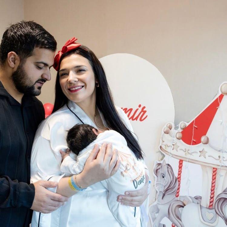 <p><span style="color:#B22222"><strong>GELENEKLERİNE SAHİP &Ccedil;IKTI</strong></span></p>

<p>&nbsp;</p>
